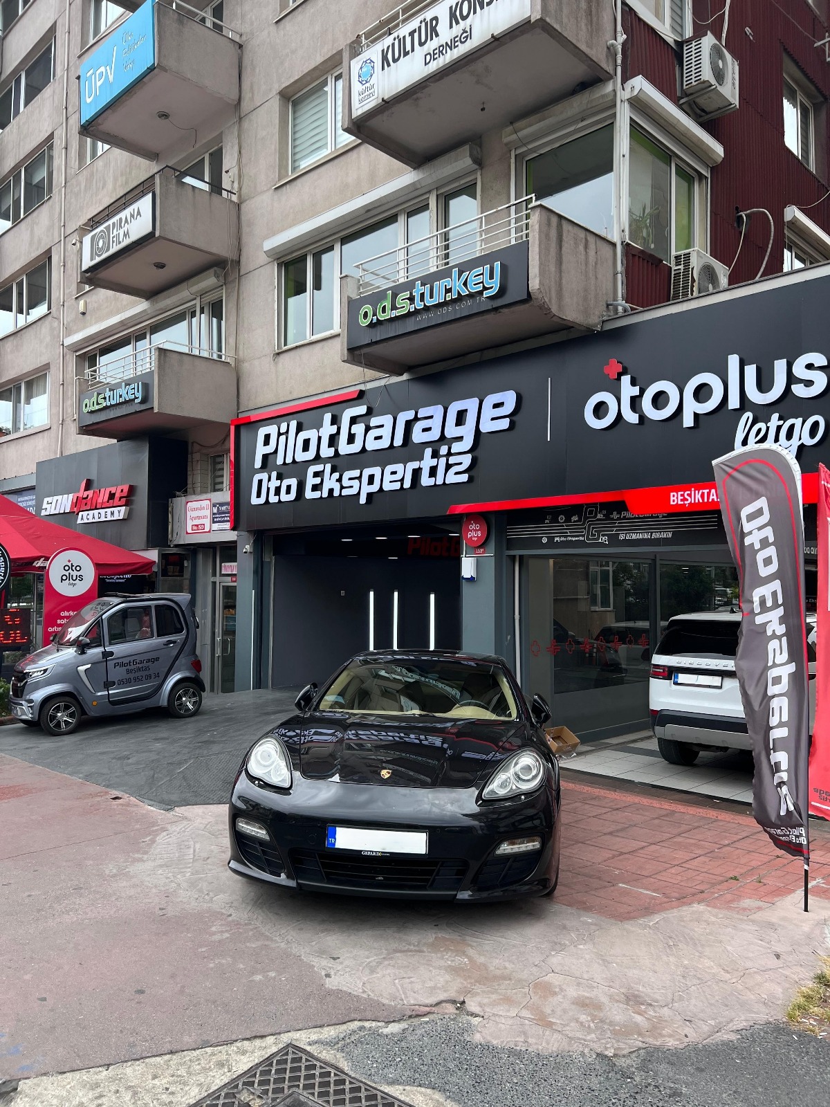 Pilot Garage Beşiktaş background slideshow 1