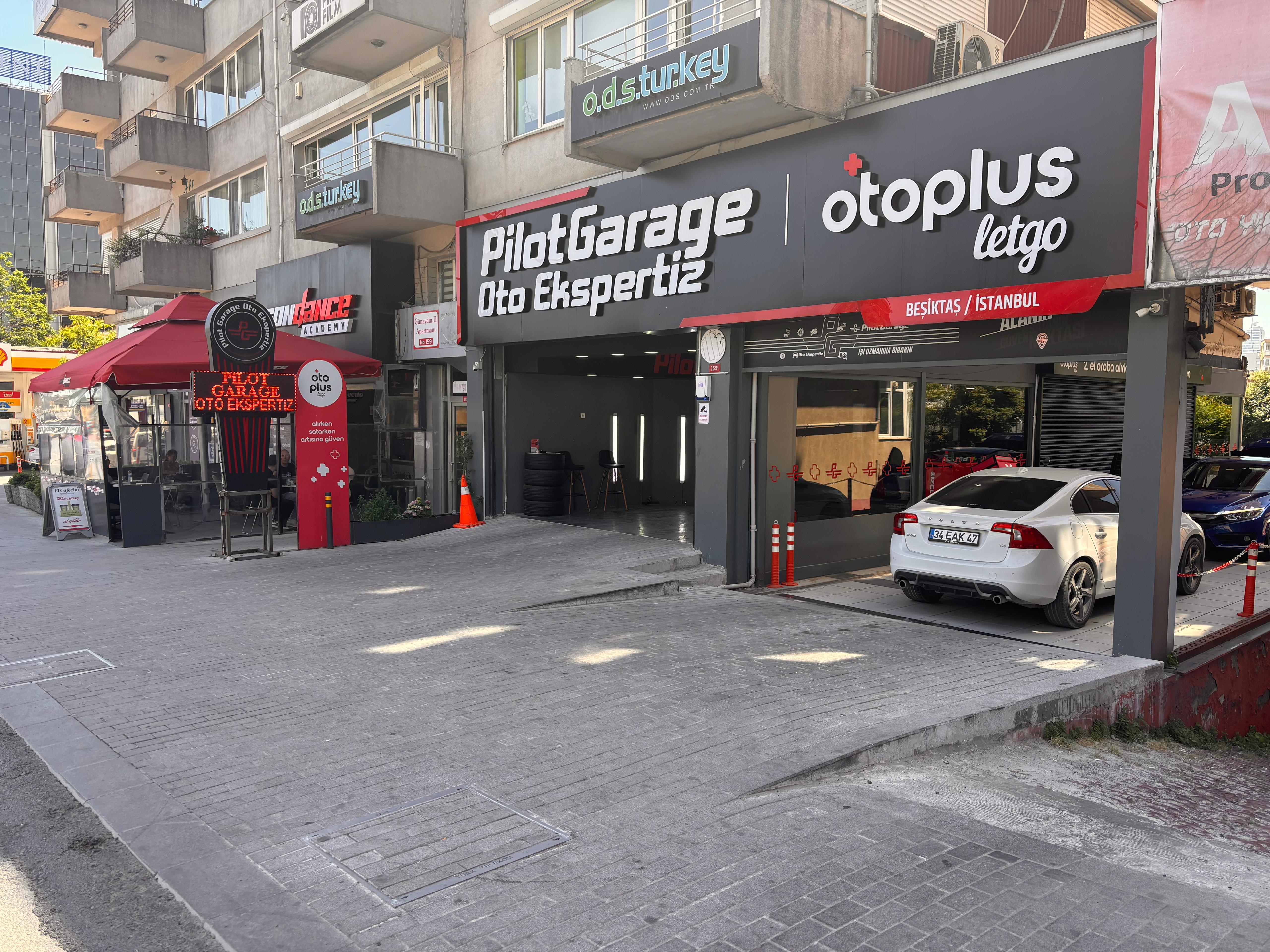 Pilot Garage Beşiktaş background slideshow 6