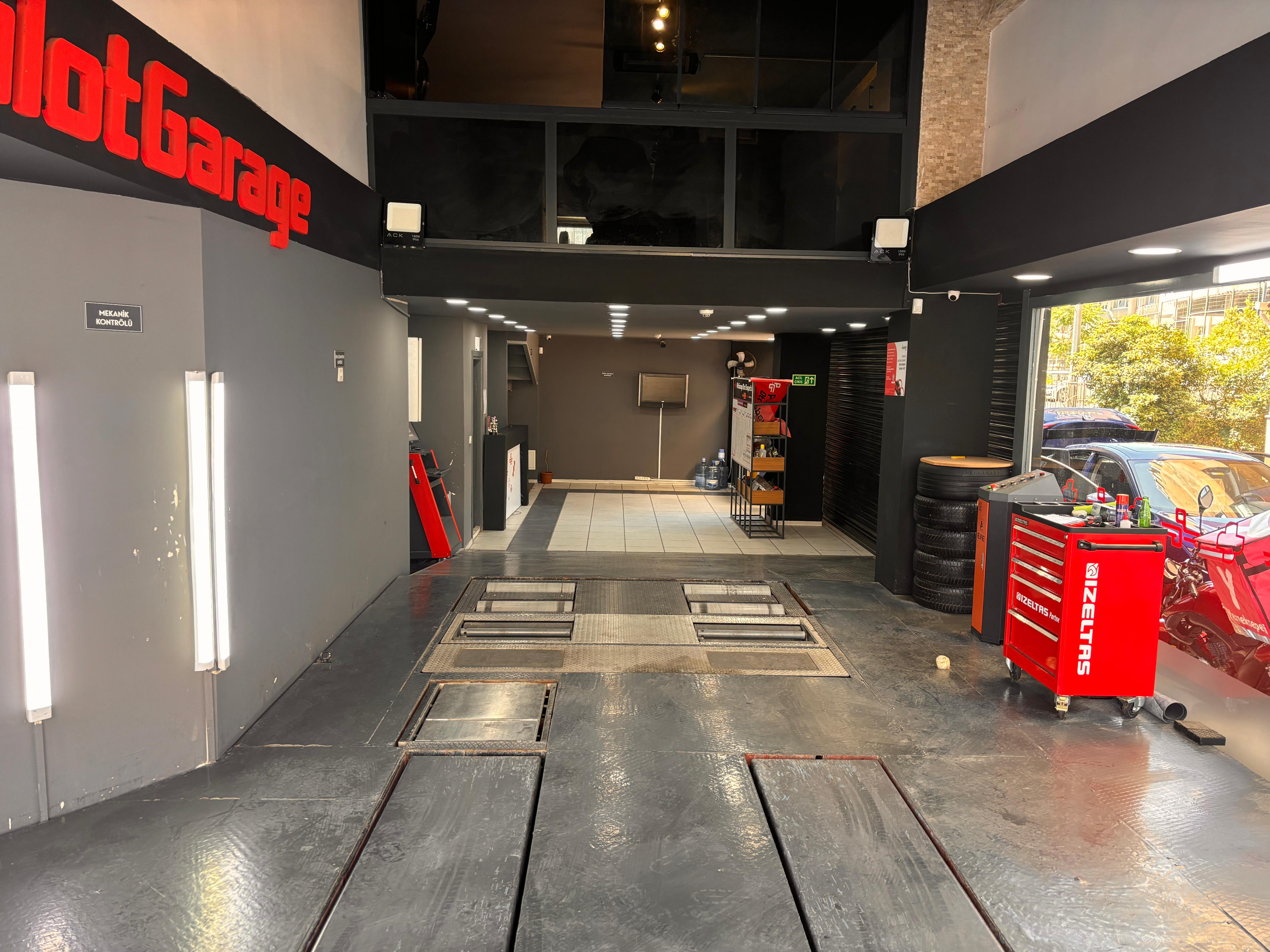 Pilot Garage Beşiktaş background slideshow 7